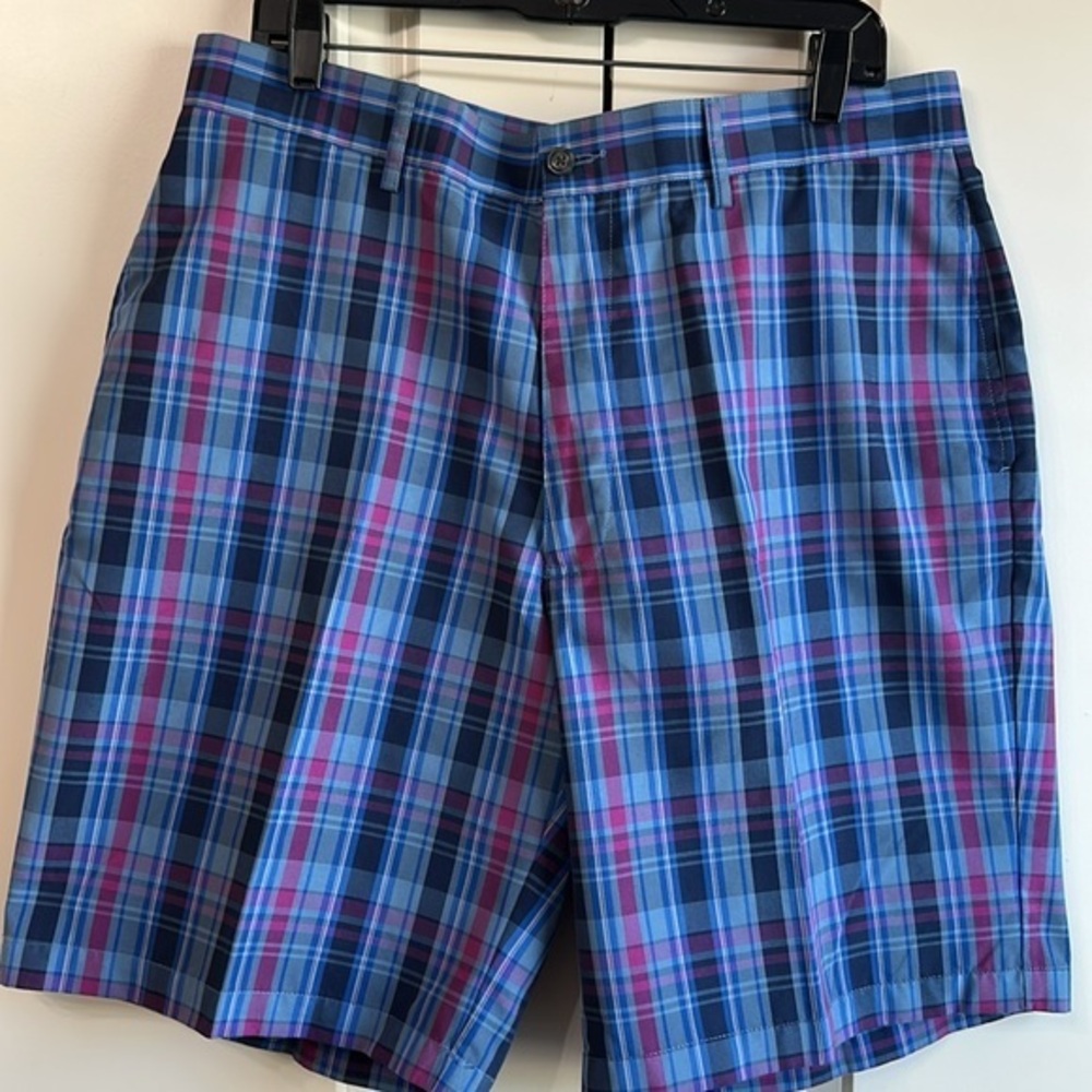 Men’s PRO TOUR golf shorts from Belks